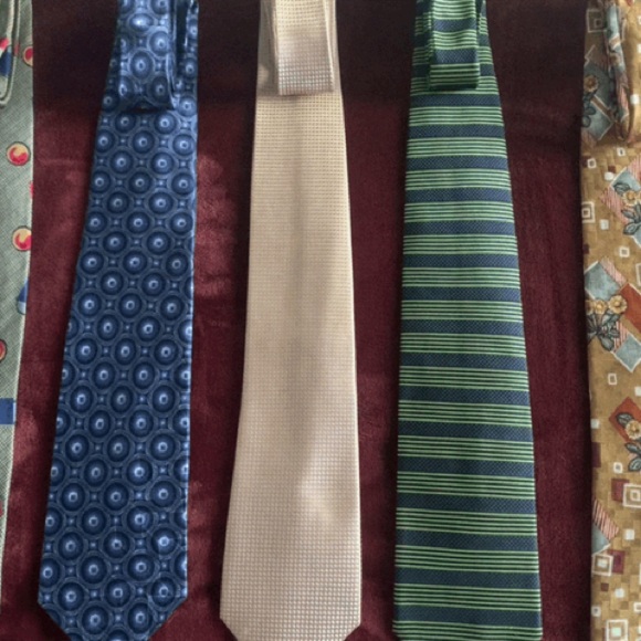 Quality, Gently Used Vibrant Neckwear for discriminating taste… - Picture 3 of 3